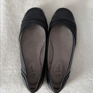 NEW Life Stride Women's Black Flats- Kylie/Rttle Size 7–new in box